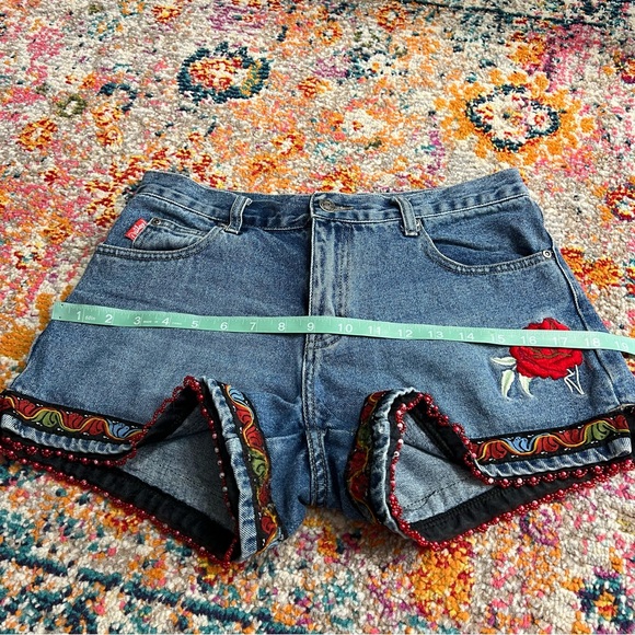 Vtg 90s Y2K Outlaw Blue Denim Wmbroidered Rose Beaded Jean Shorts 100% Cotton‎ 3 - Picture 13 of 14